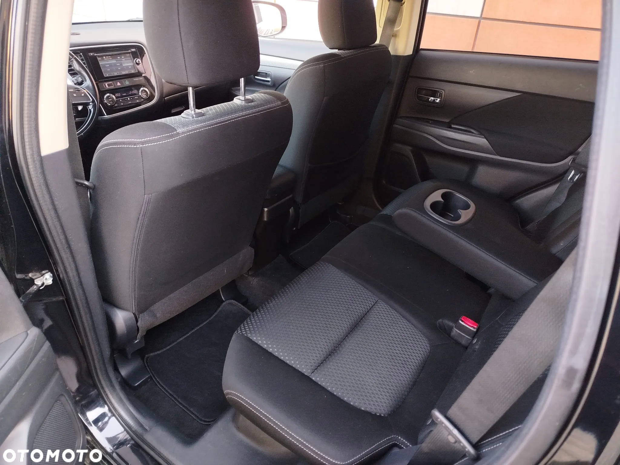 Mitsubishi Outlander 2.2 DID Intense + - 22