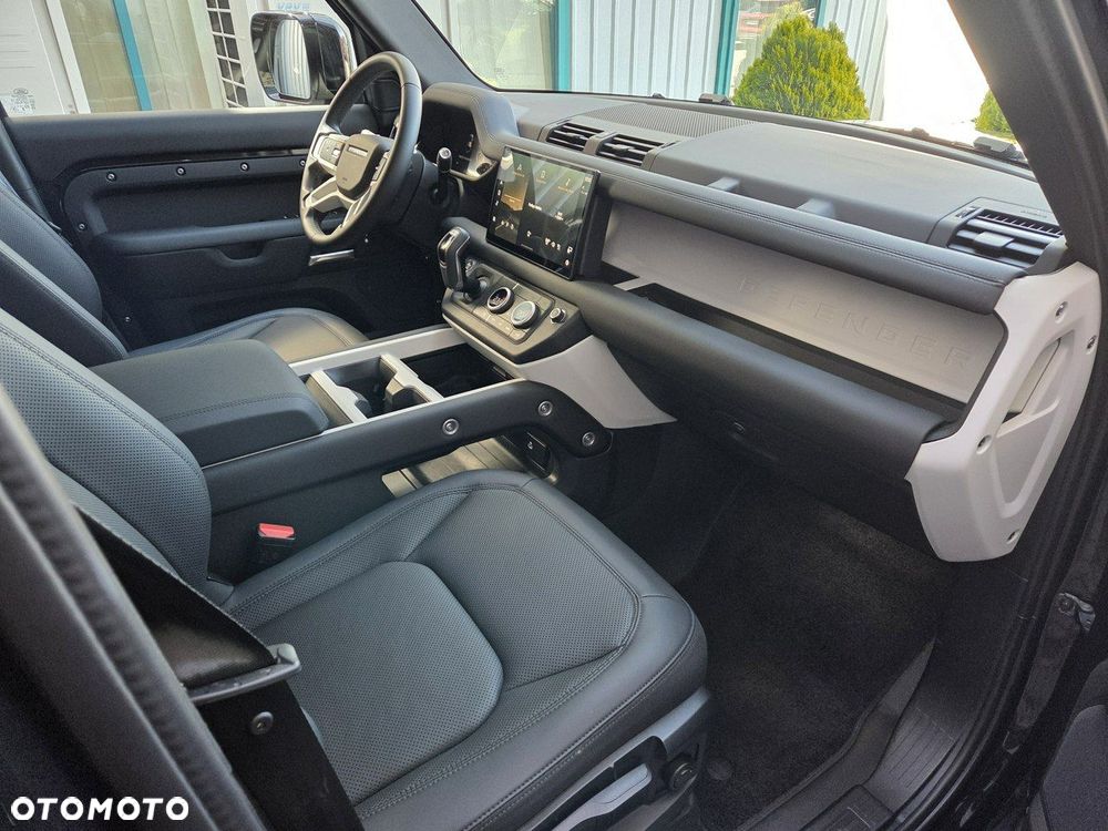 Land Rover Defender - 12