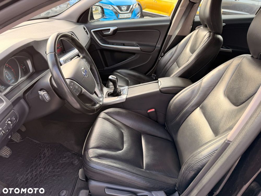 Volvo V60 Cross Country D3 Drive-E Momentum - 25
