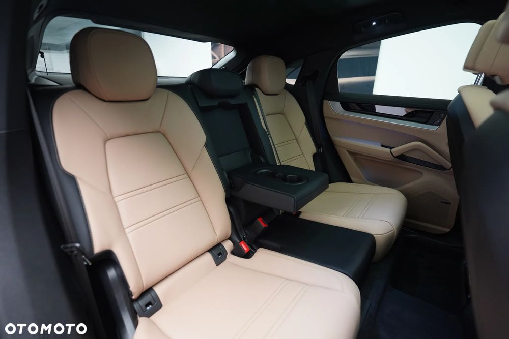 Porsche Cayenne Coupe S E-Hybrid PHEV Black Edition - 12