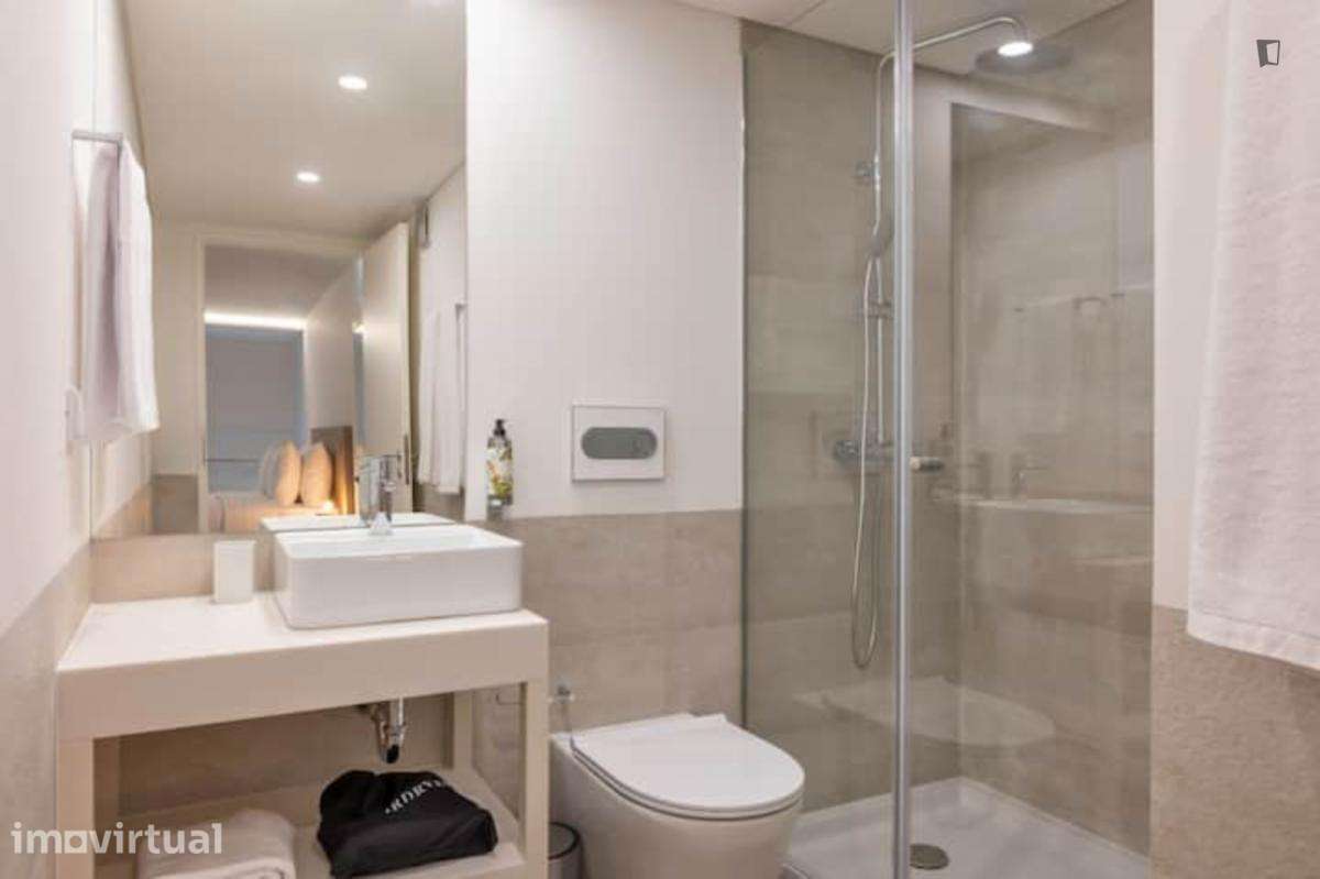 Apartamento com 1 quartos - localizado em Santa Marinha Porto - Grande imagem: 5/13