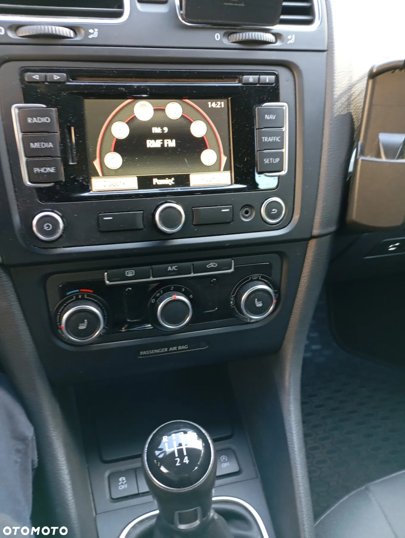 Volkswagen Golf VI 1.6 TDI BlueMot Comfortline - 8