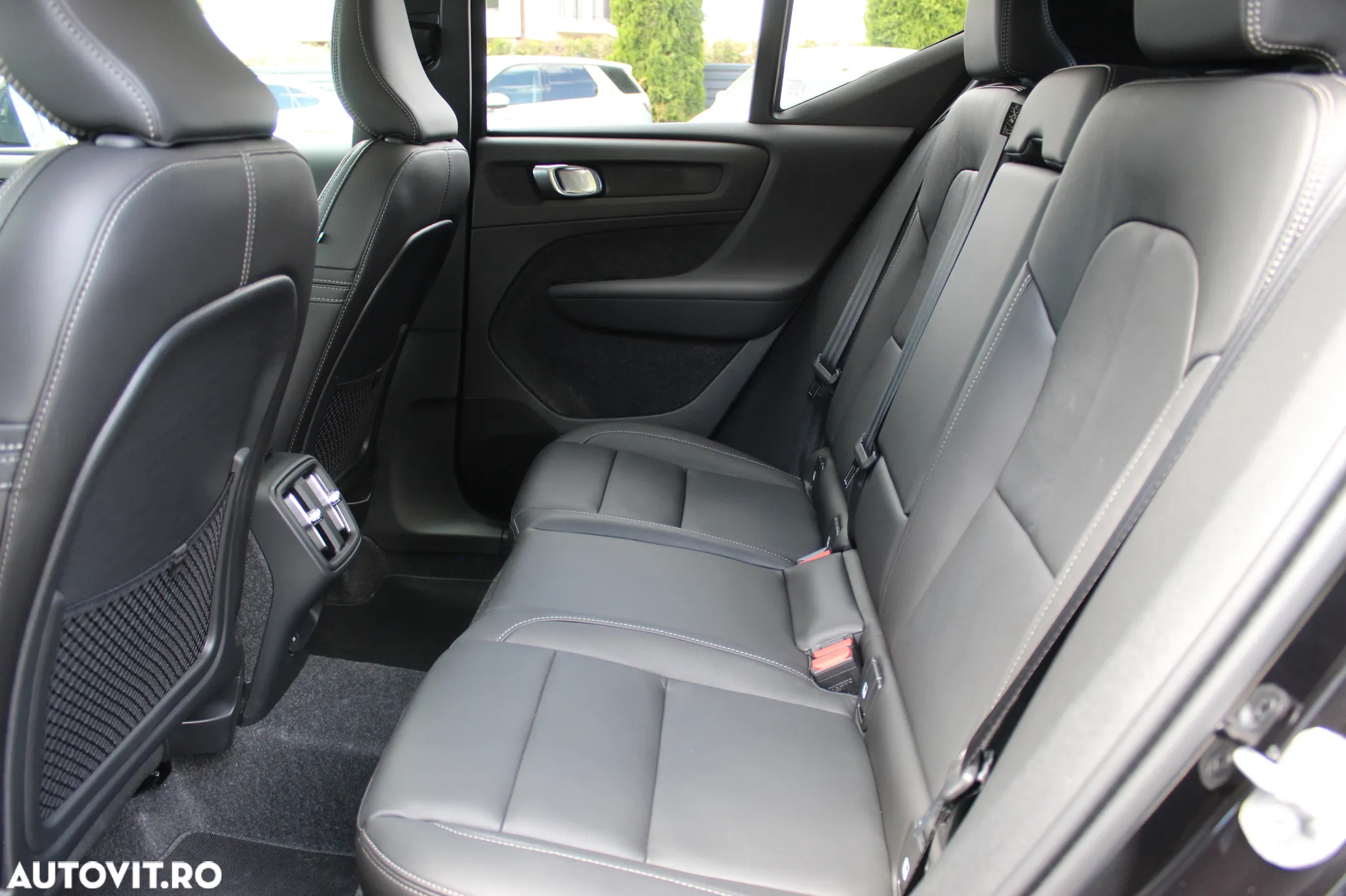 Volvo XC 40 B3 AT FWD MHEV Plus Dark - 12