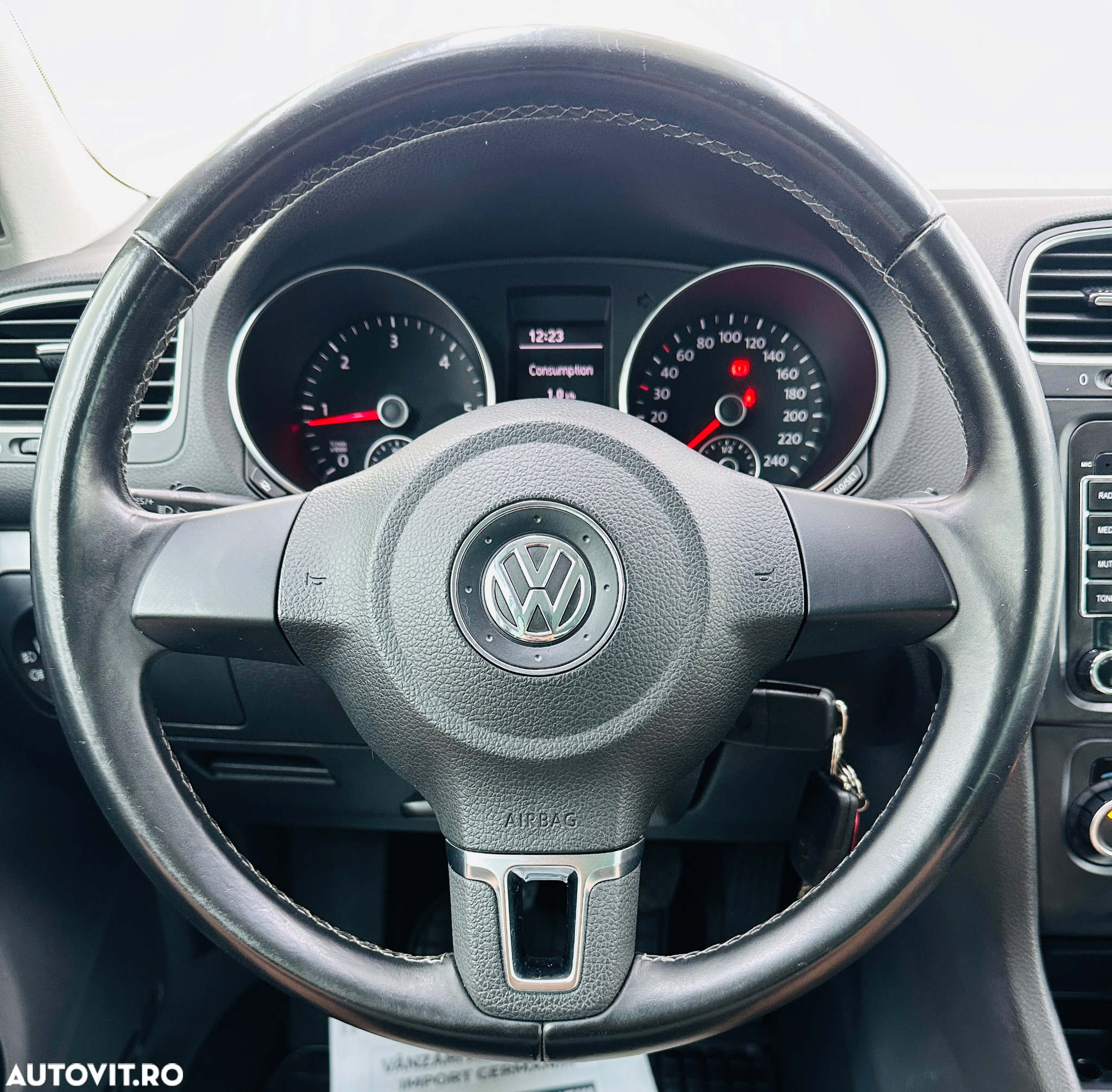 Volkswagen Golf - 32