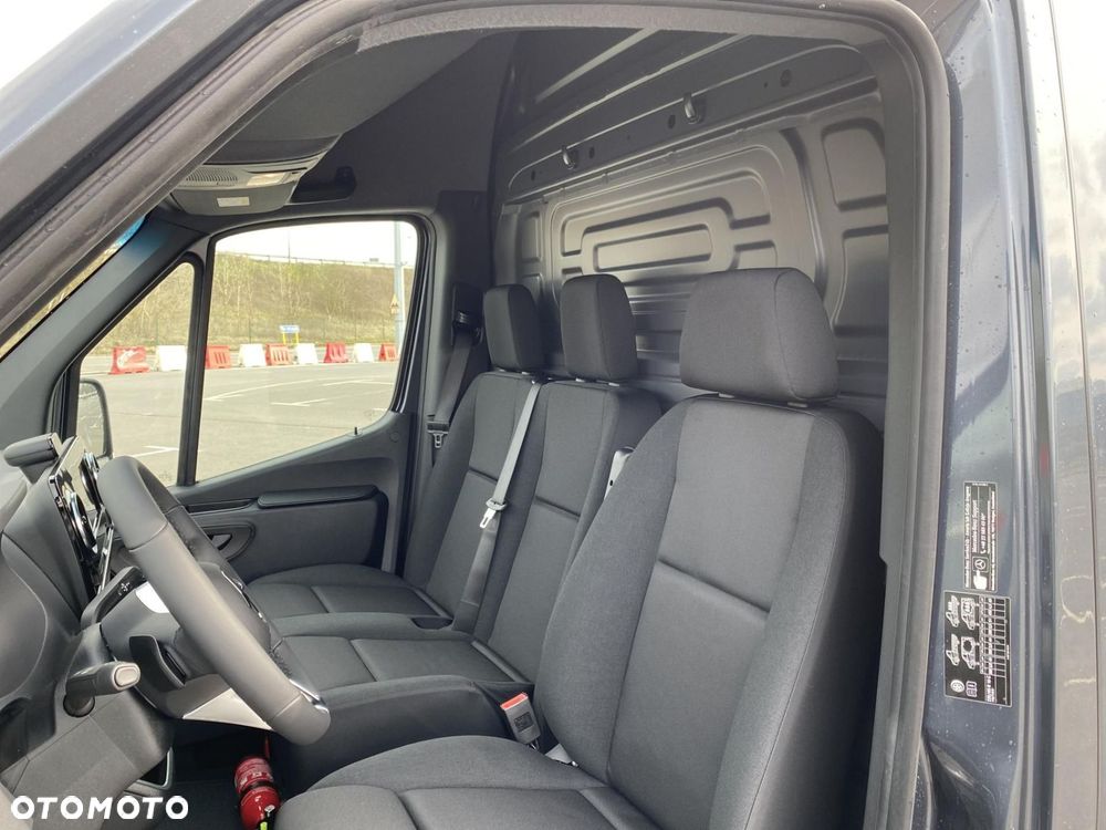 Mercedes-Benz Sprinter - 12