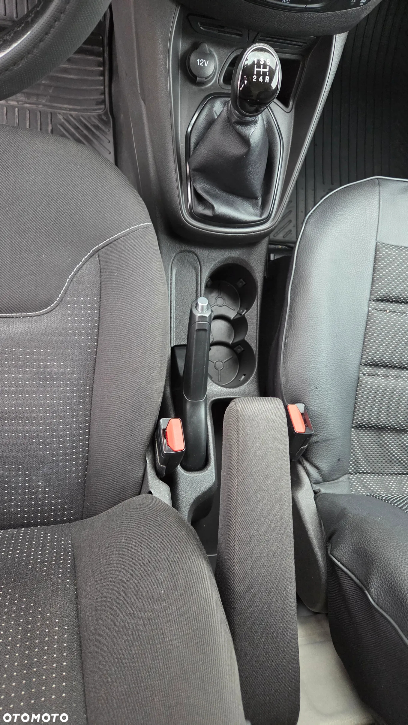 Ford Transit Courier - 21