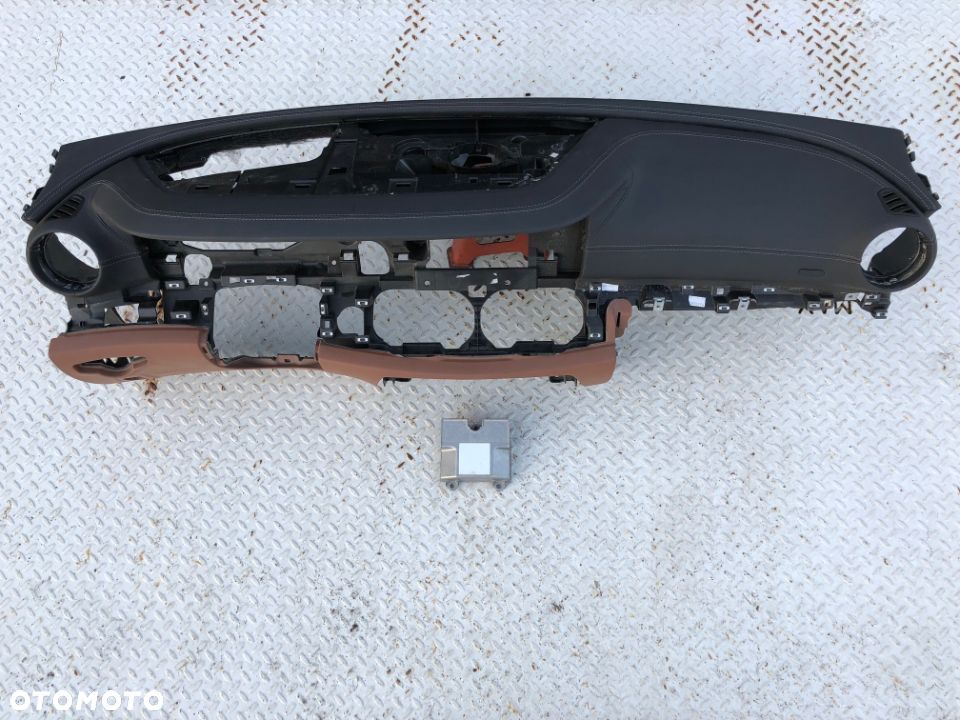 MERCEDES E W213 W238 CLS W257 DESKA KONSOLA KOKPIT PULPIT PÓŁKA PARAPET AIRBAG SKÓRA NIĆ SZYTA Raz2 - 1