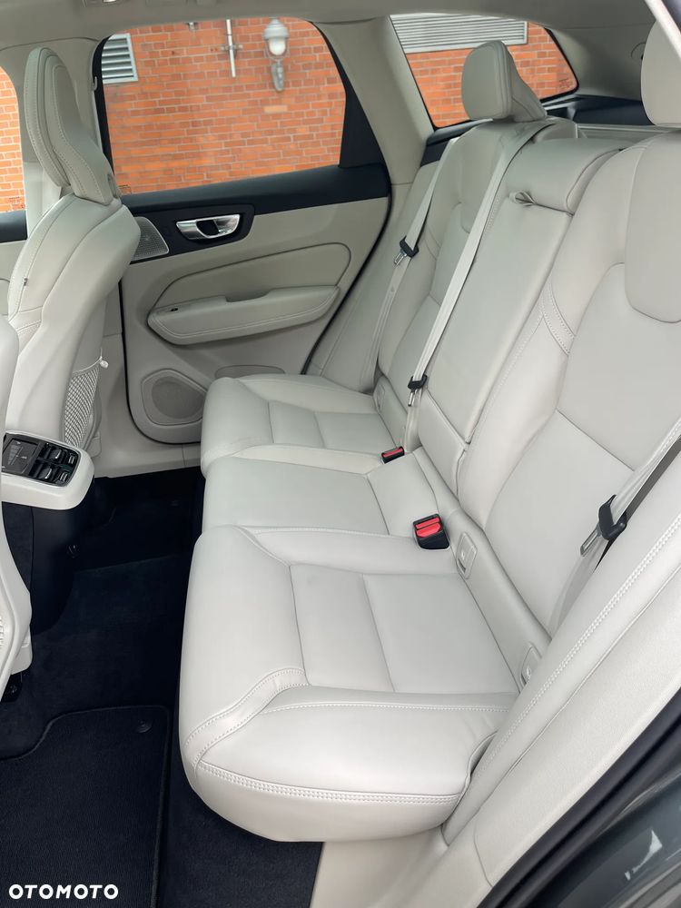 Volvo XC 60 B5 B AWD Ultra Dark - 23