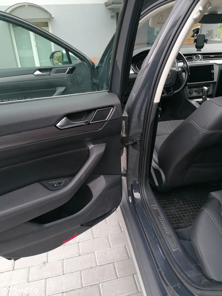 Volkswagen Passat - 32