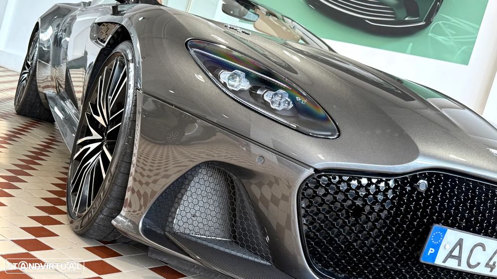 Aston Martin DBS Volante Superleggera - 12