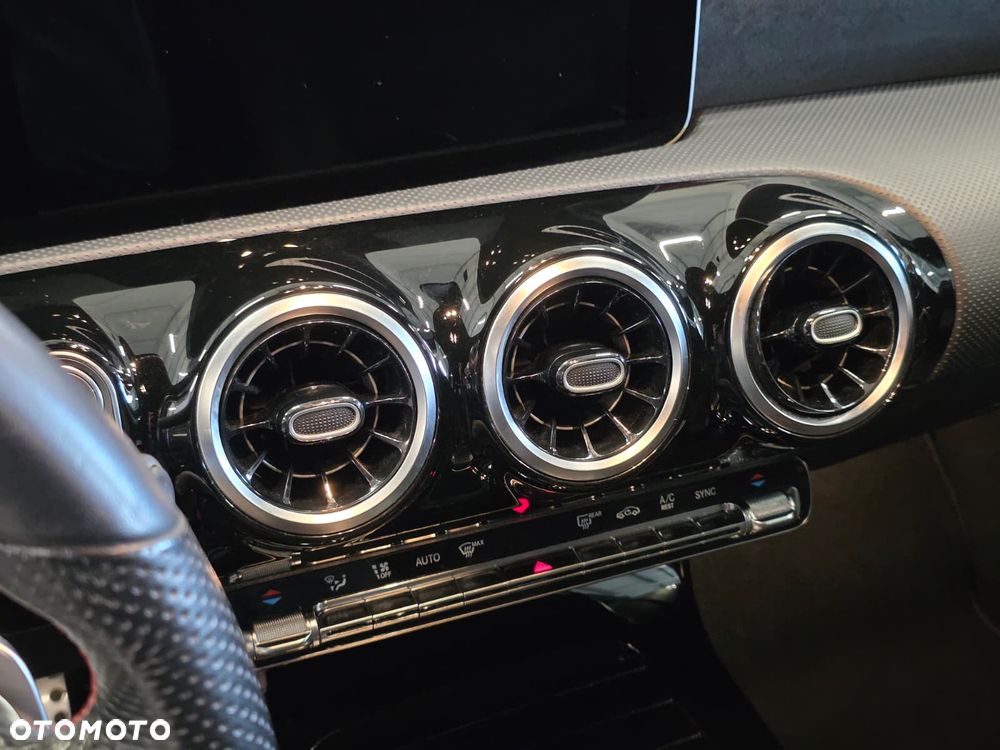 Mercedes-Benz Klasa A 220 4-Matic AMG Line 7G-DCT - 23