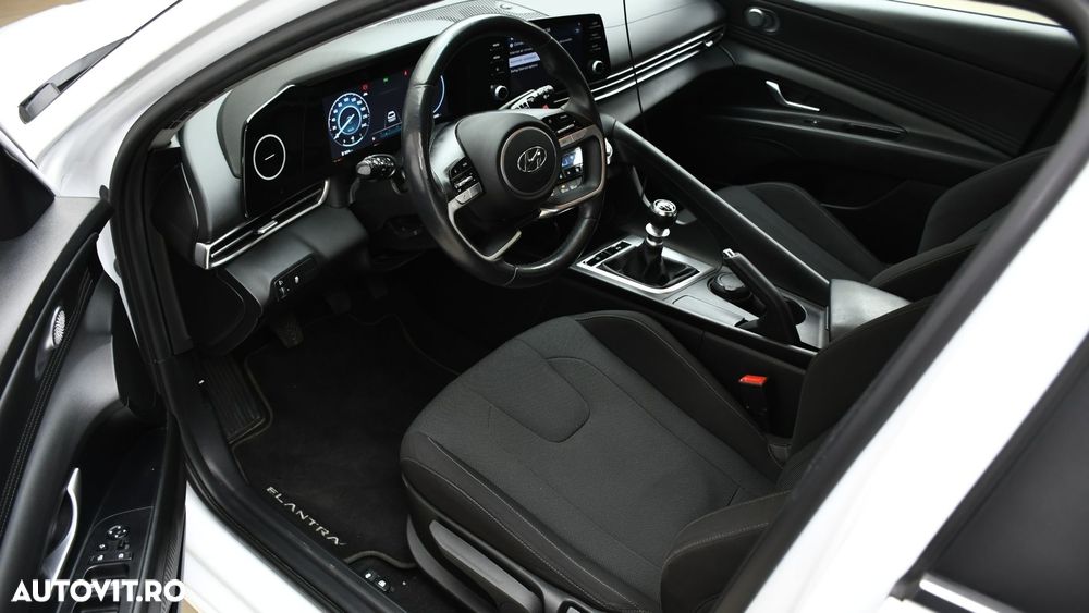 Hyundai Elantra 1.6 l 123 CP 6MT Exclusive - 8