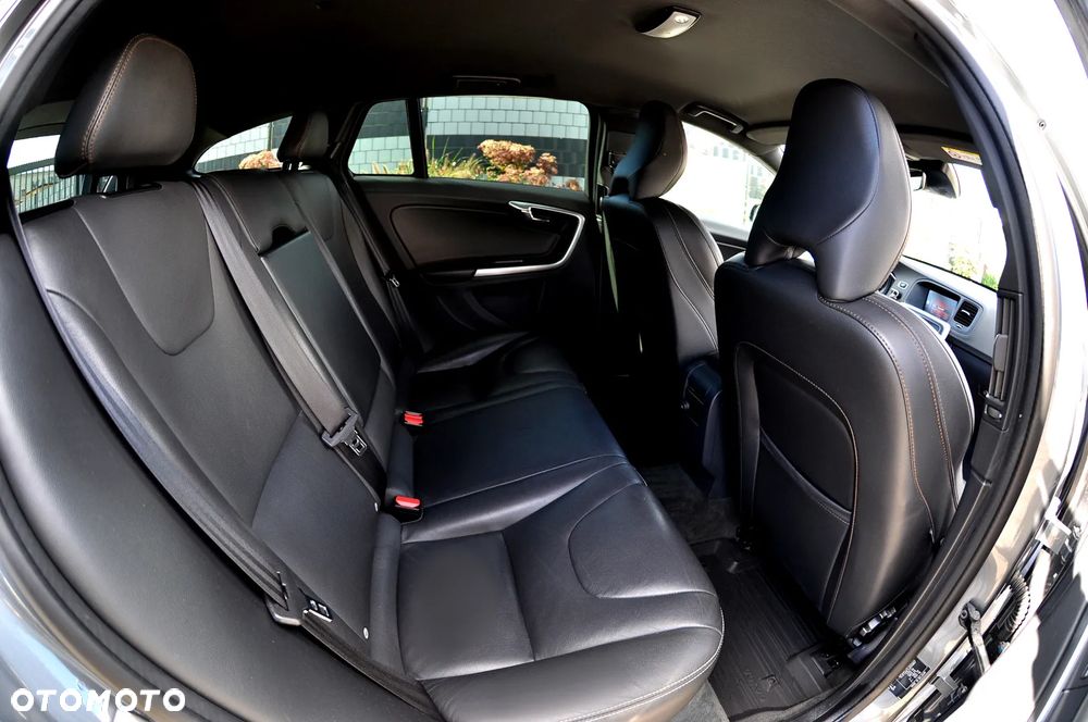 Volvo V60 Cross Country D3 Drive-E Summum - 20