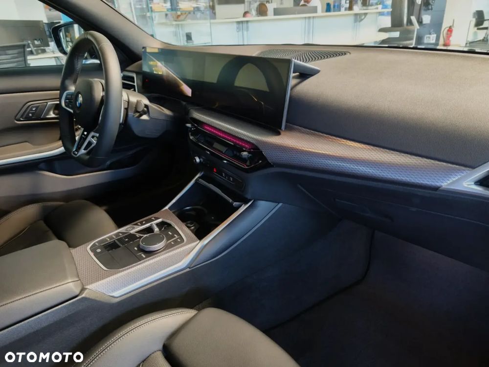 BMW Seria 3 330i xDrive M Sport - 9