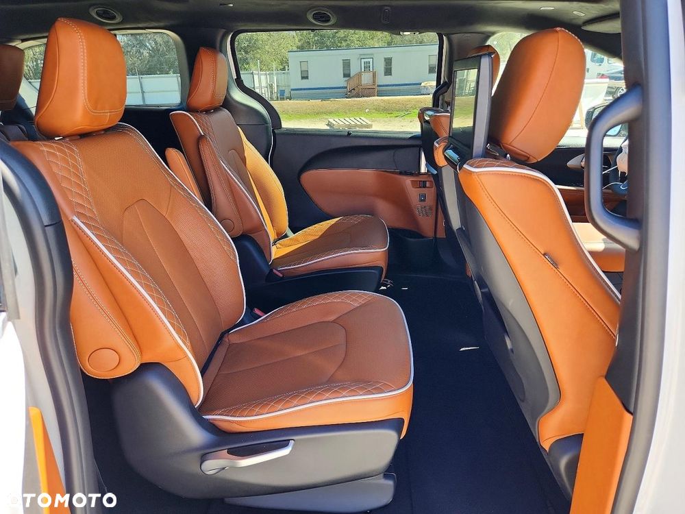 Chrysler Pacifica - 9