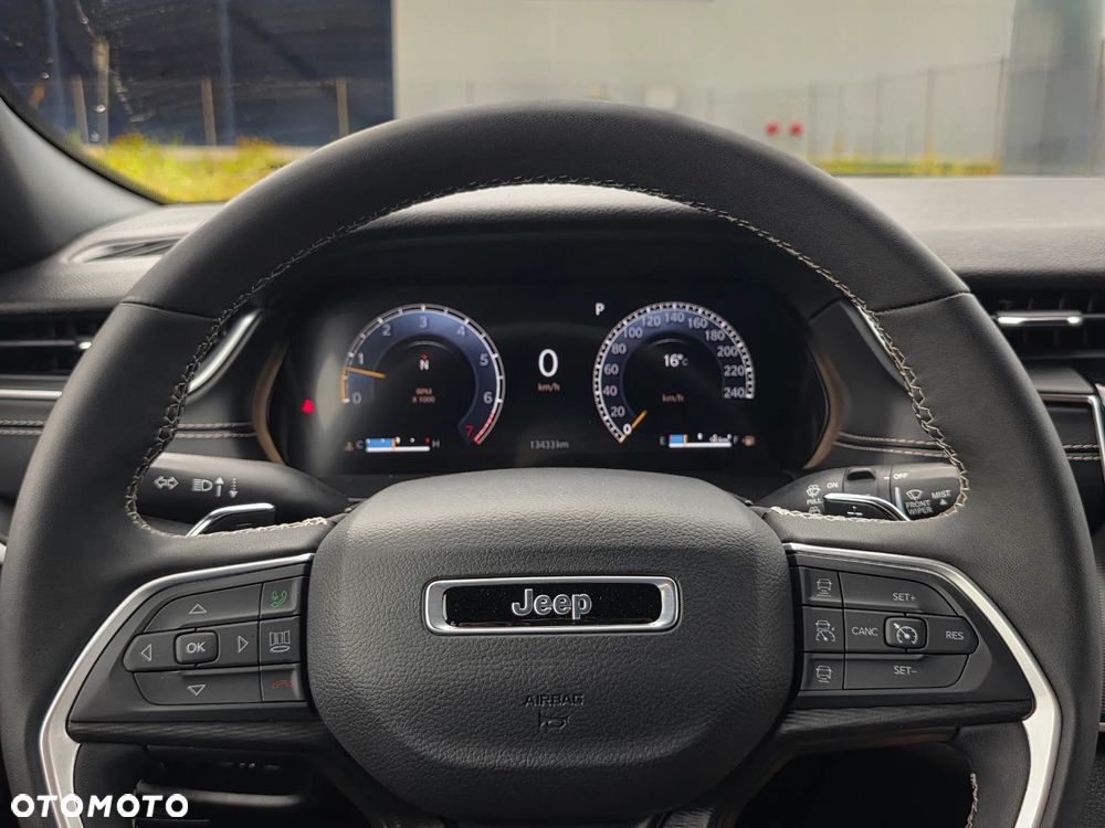 Jeep Grand Cherokee - 23