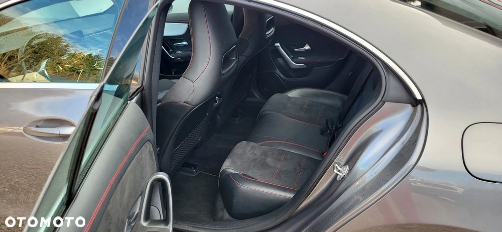 Mercedes-Benz CLA 180 d AMG Line 7G-DCT - 17