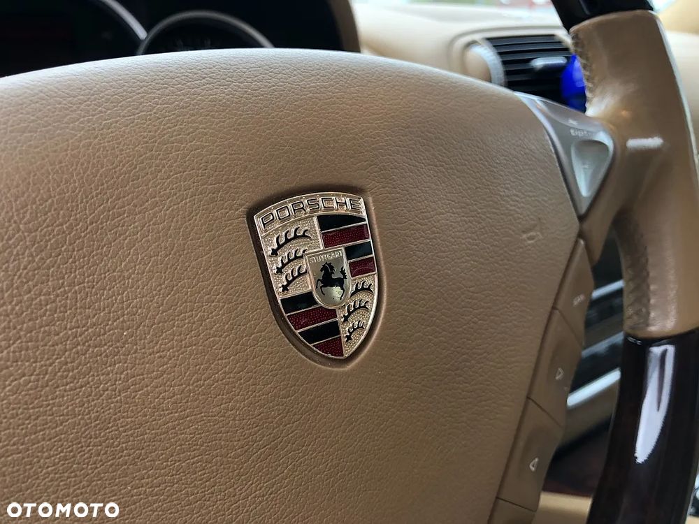 Porsche Cayenne - 22