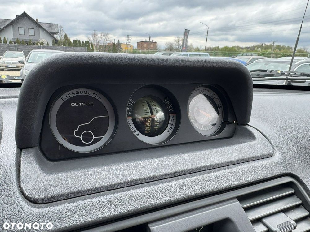 Mitsubishi Pajero - 12