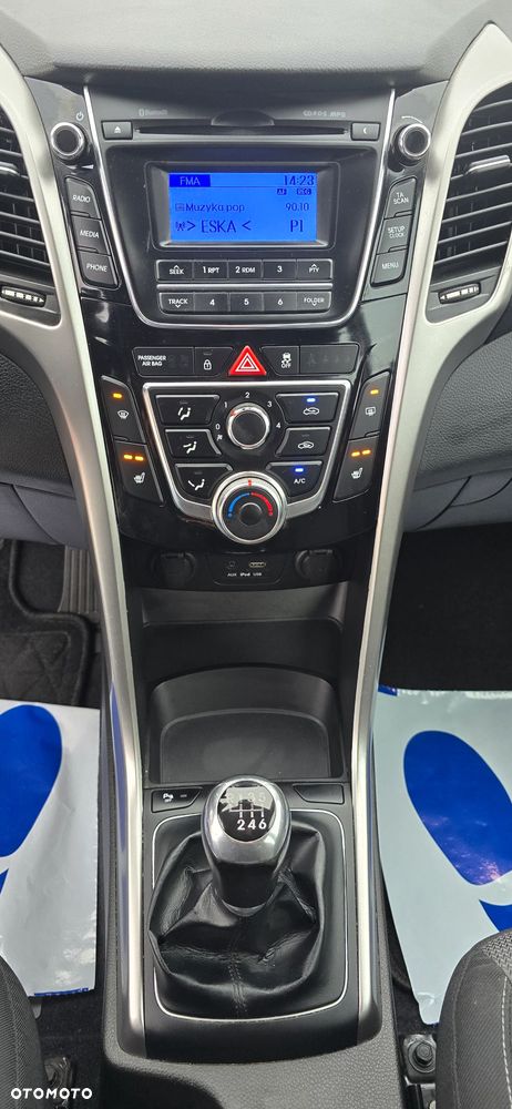 Hyundai i30 blue Kombi 1.4 YES Gold - 26