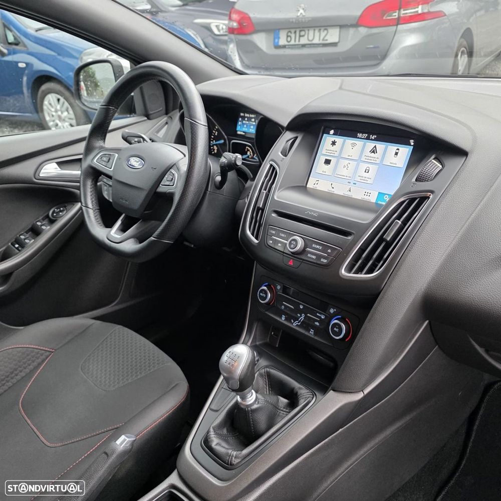 Ford Focus 1.0 EcoBoost ST-Line - 35