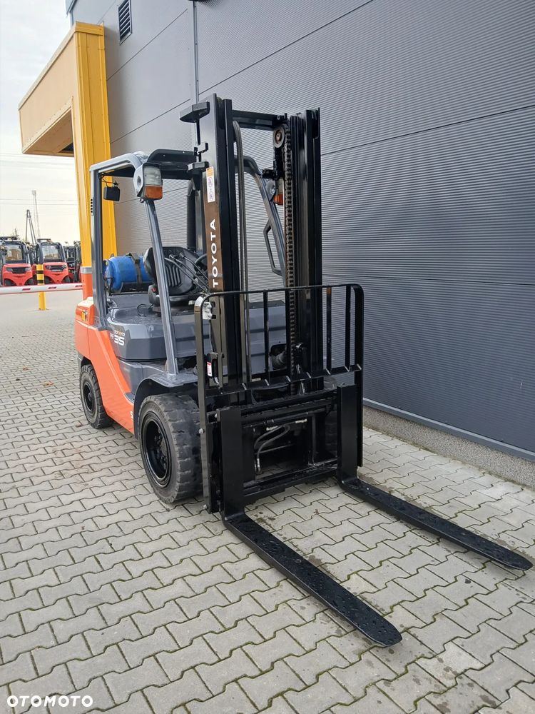 Toyota 02-8FGJF35 - 3