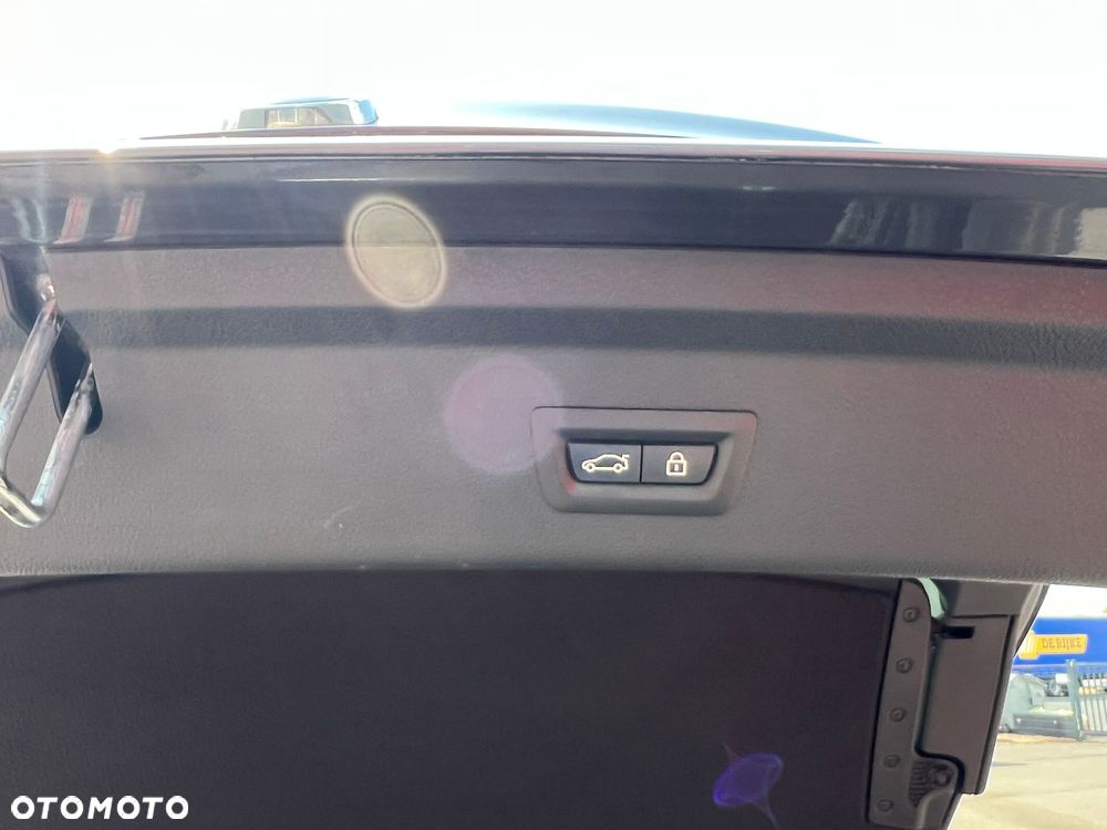 BMW Seria 3 330i M Sport - 11