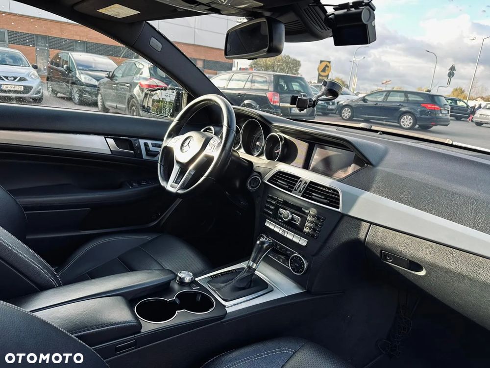 Mercedes-Benz Klasa C 250 CGI BlueEff Sport - 19