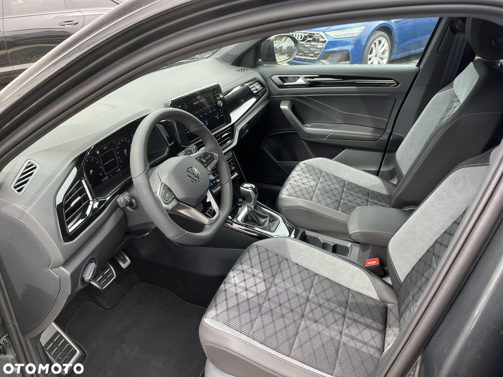 Volkswagen T-Roc - 13