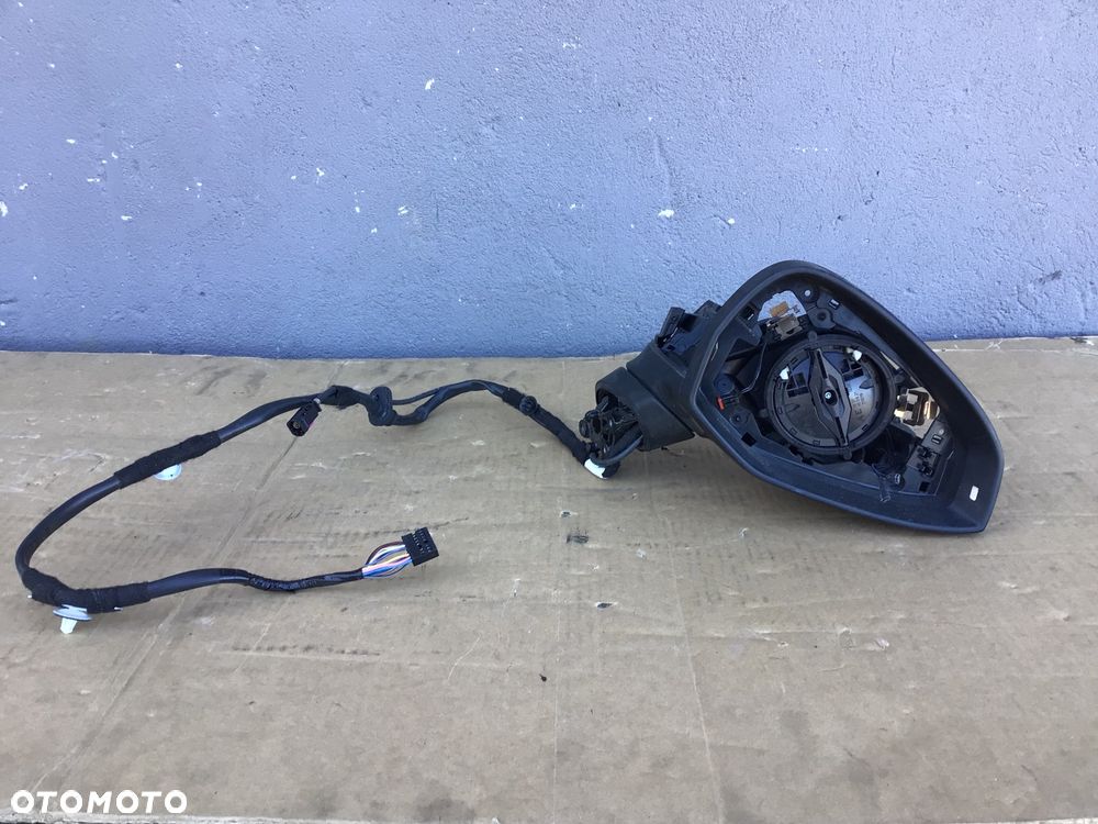 Lusterko prawe Audi A4 B9 8W0 14P Pin - 1
