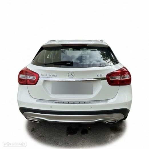 Mercedes-Benz GLA 200 CDi Style - 4