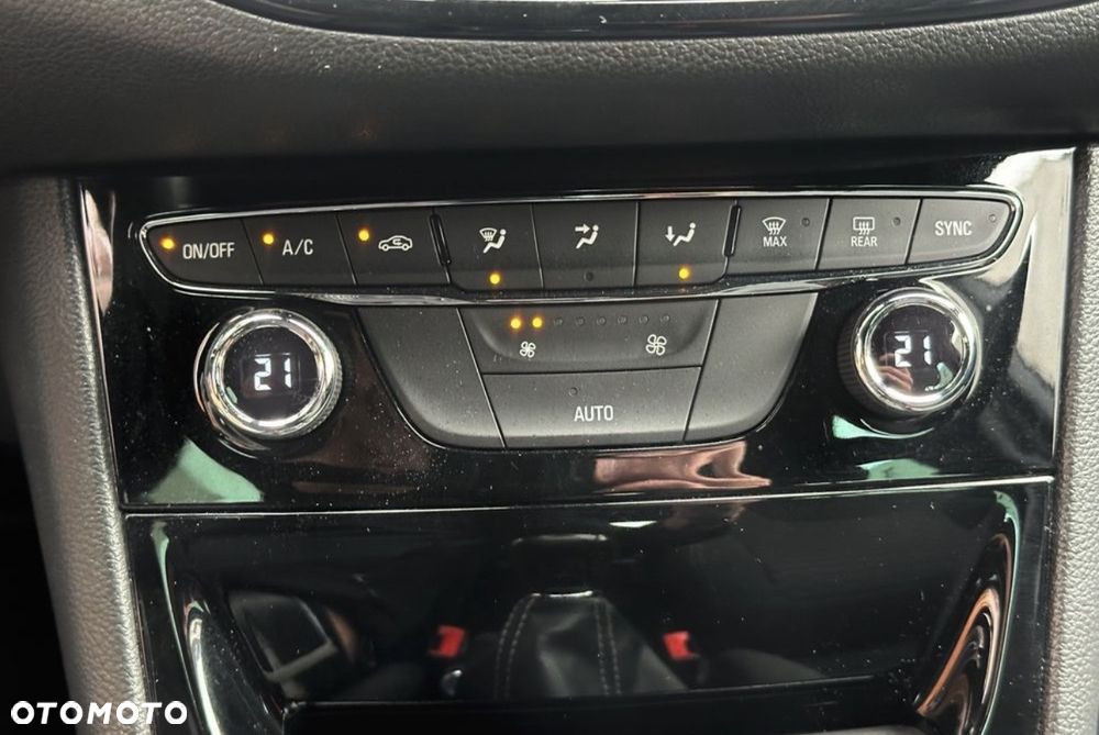 Opel Astra 1.4 T Dynamic S&S - 14