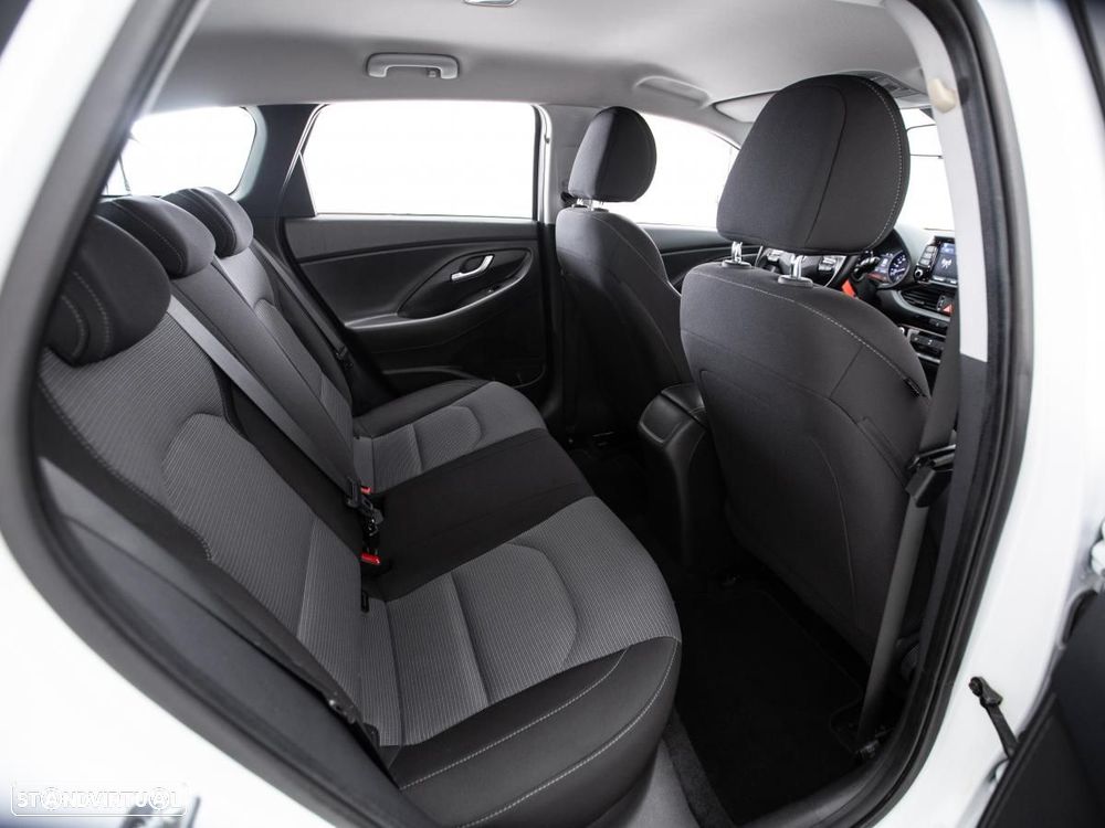 Hyundai i30 SW - 11