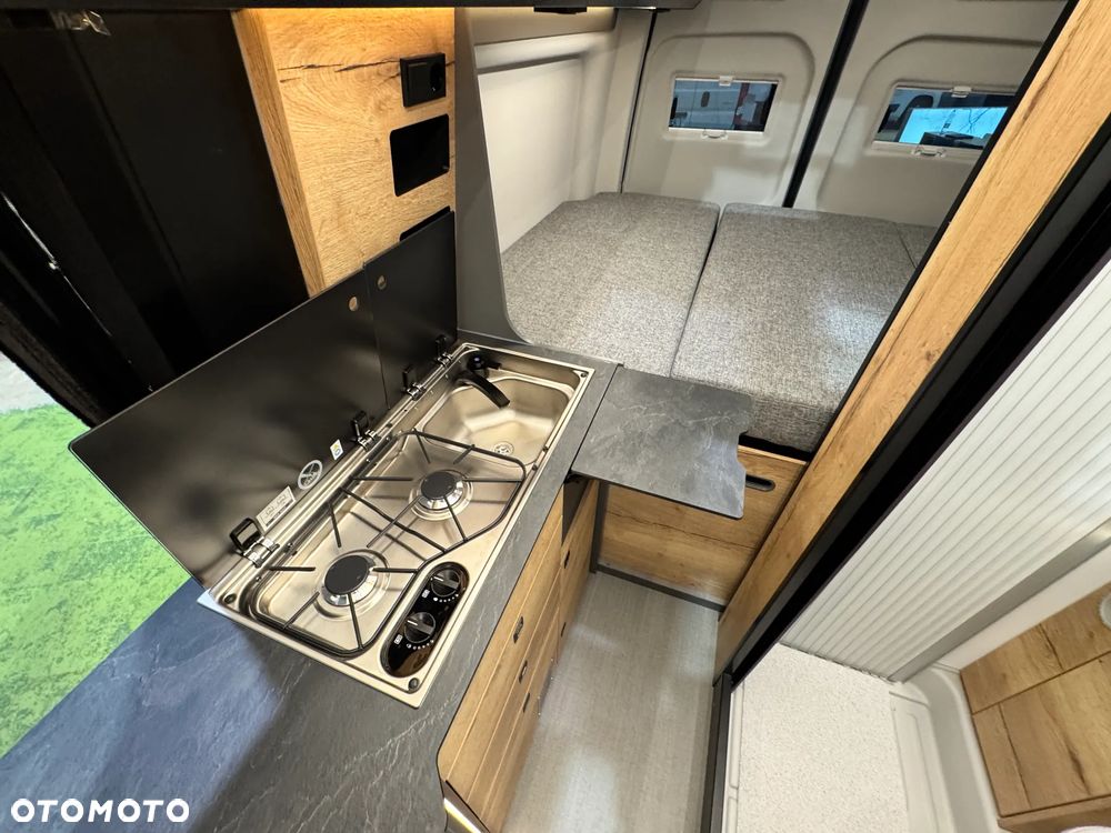 Mercedes-Benz Sprinter - 11