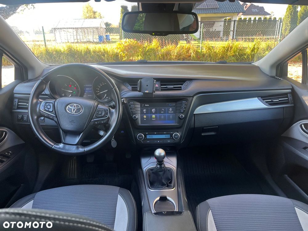 Toyota Avensis 2016 photo 4