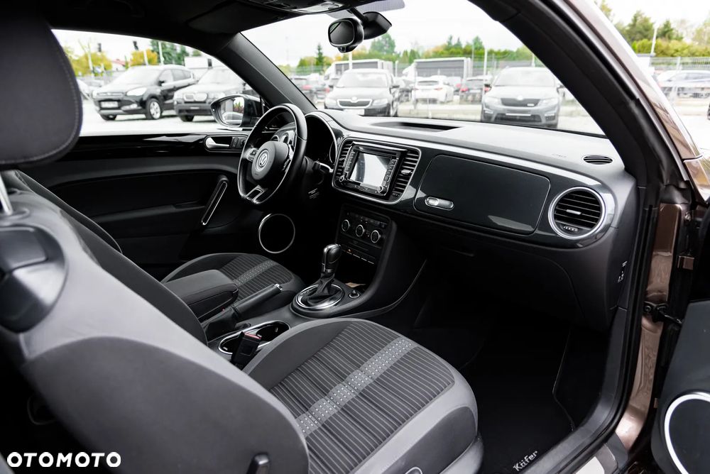 Volkswagen Beetle 2.0 TSI DSG Exclusive Sport - 23