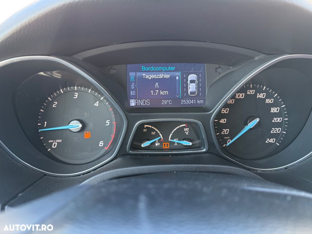 Ford Focus 2.0 TDCI DPF Powershift Titanium - 13