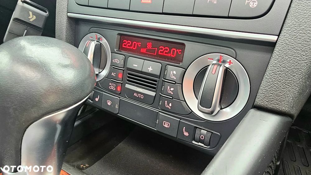 Audi A3 2.0 TDI DPF (DSG) S tronic Ambition - 32