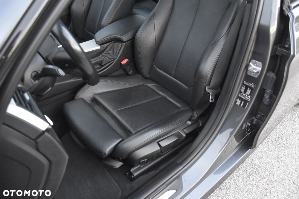 BMW Seria 3 320i Edition M Sport Shadow - 29