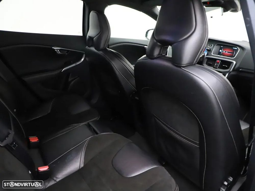 Volvo V40 D2 R Design - 10
