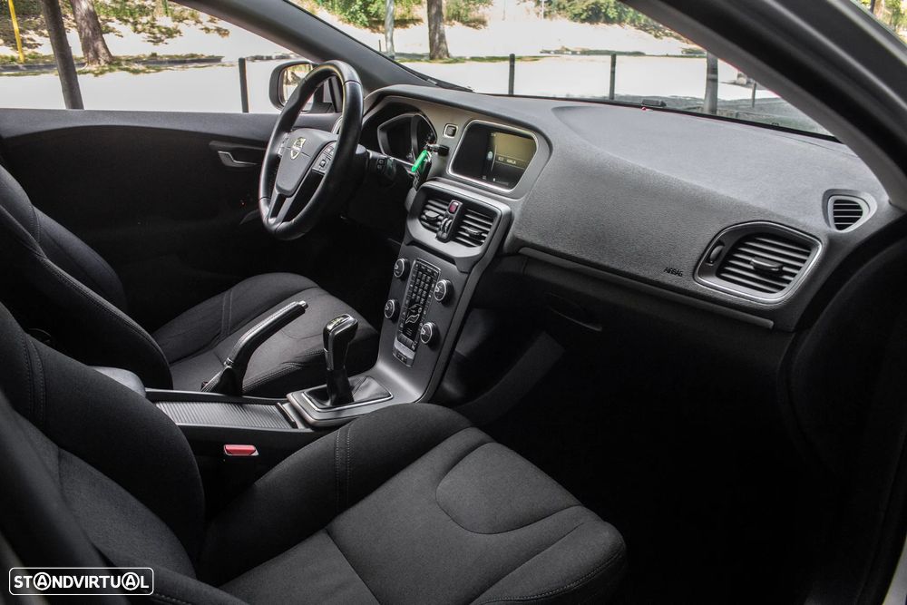 Volvo V40 D2 Kinetic - 23