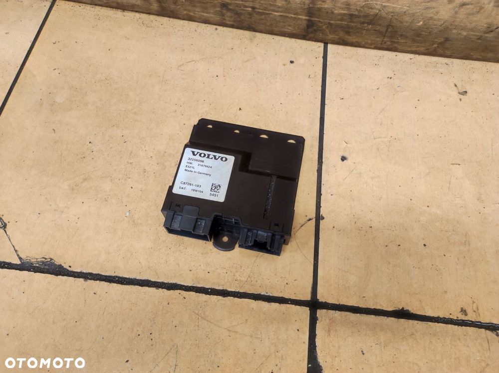 moduł sterownik klapy bagażnika v60 ii 2 18-r - 1