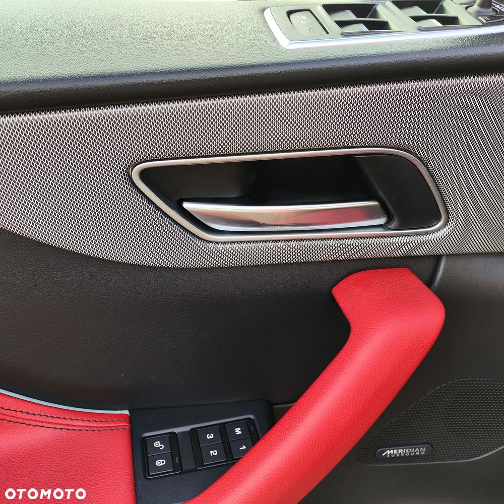 Jaguar F-Pace S AWD - 32