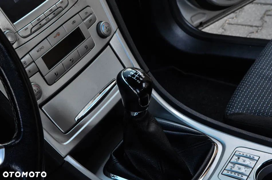 Ford Mondeo 2.0 Ambiente - 27