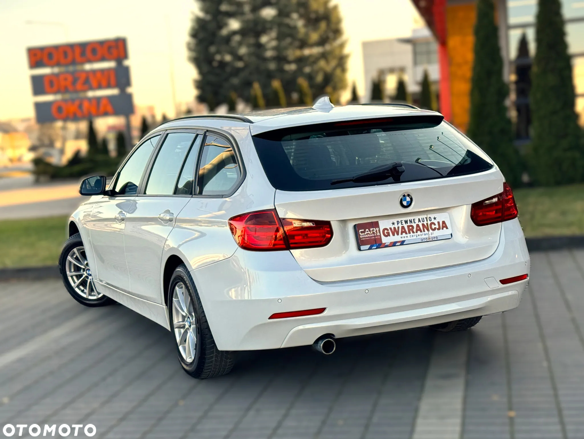 BMW Seria 3 320i Touring xDrive - 10