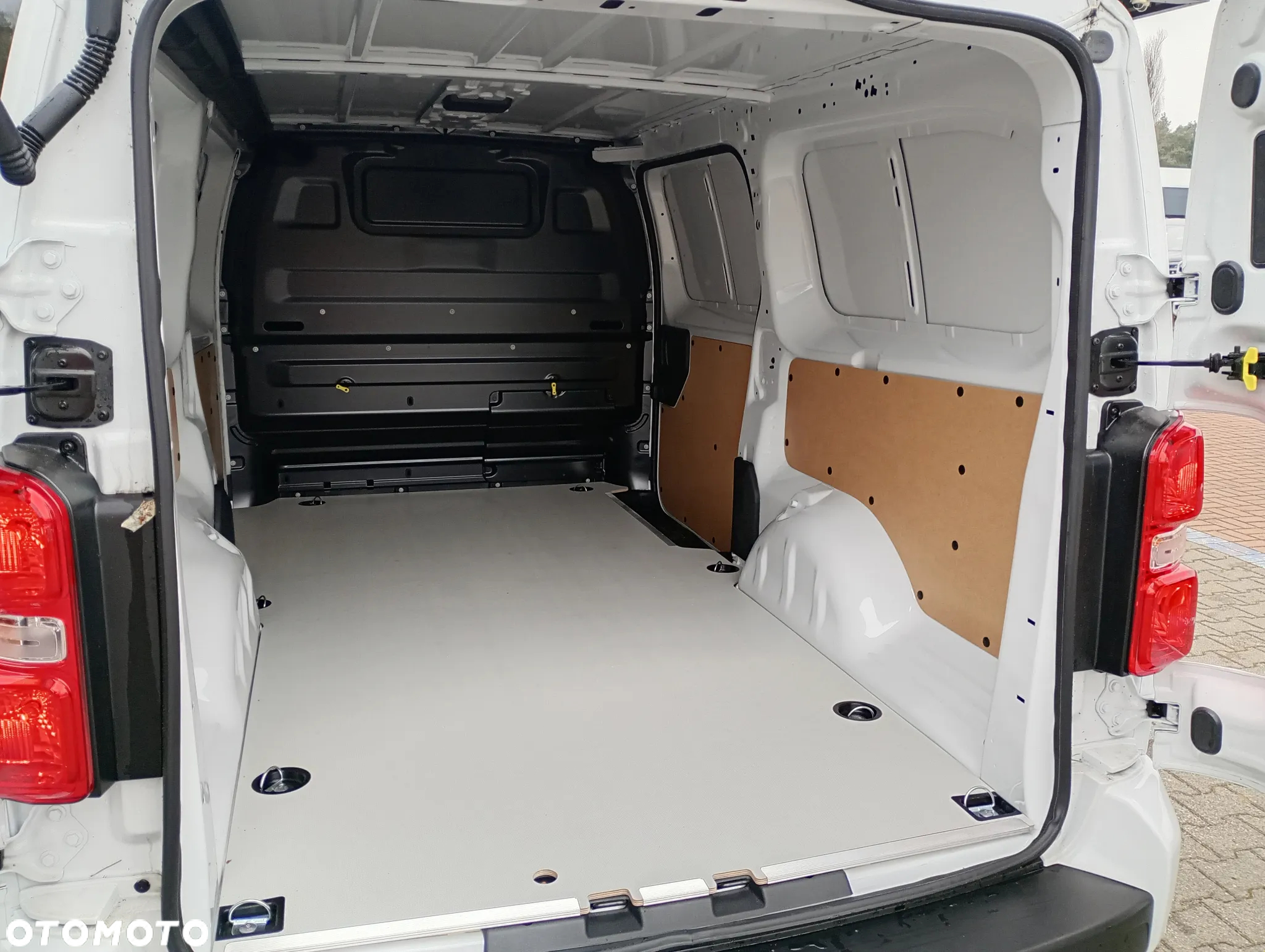 Opel Vivaro - 11