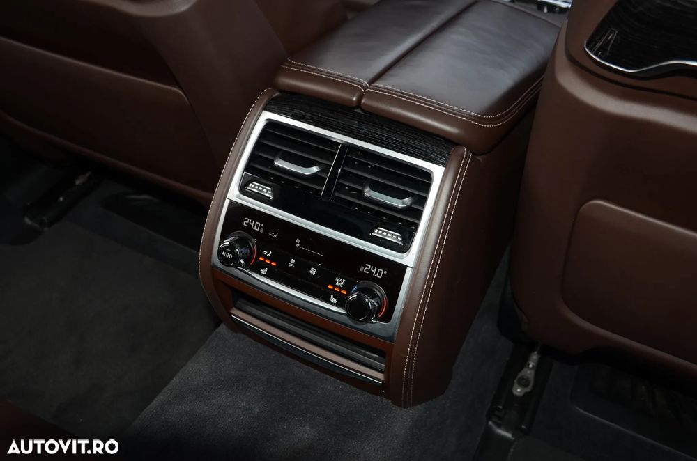 BMW Seria 7 750i xDrive - 29