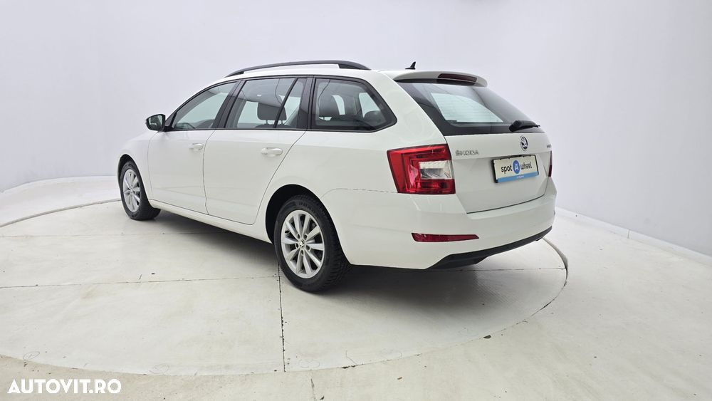 Skoda Octavia 1.6 TDI DSG Ambition - 8