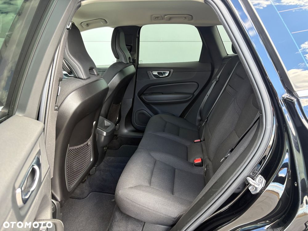 Volvo XC 60 B4 D AWD Geartronic Momentum Pro - 24