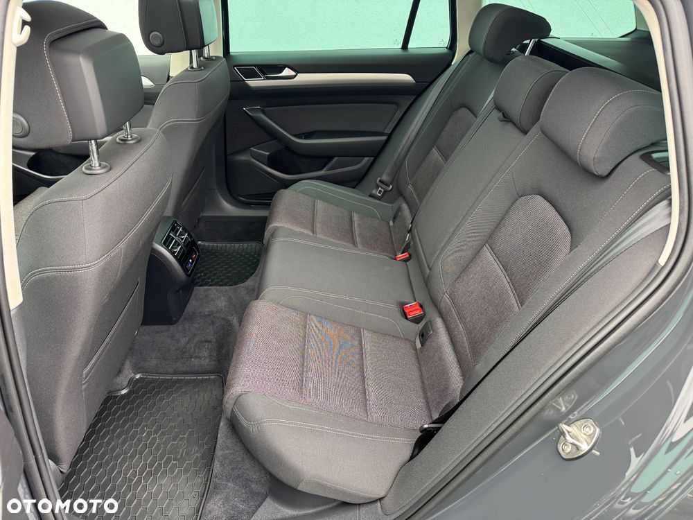 Volkswagen Passat Variant 2.0 TDI SCR DSG 4Motion Elegance - 19